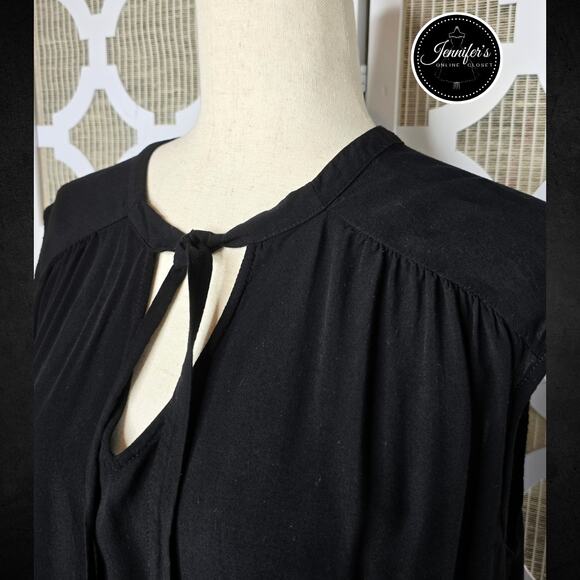 Old Navy Women's Black Front Tie Sleeveless Top Size Large - Picture 2 of 9